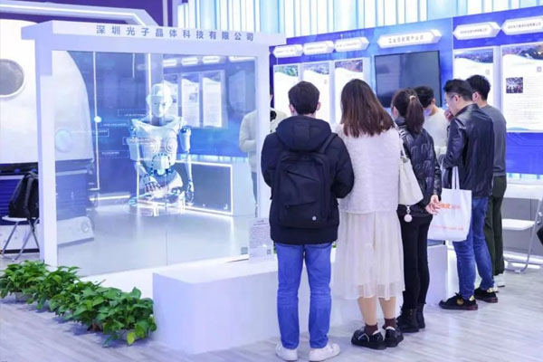 光子晶體科技點(diǎn)燃龍華展區(qū)人氣大爆發(fā)