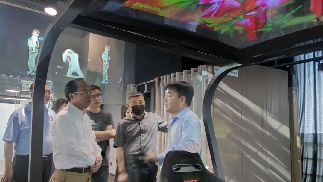 南開校友會周達會長一行蒞臨光子晶體科技參觀交流