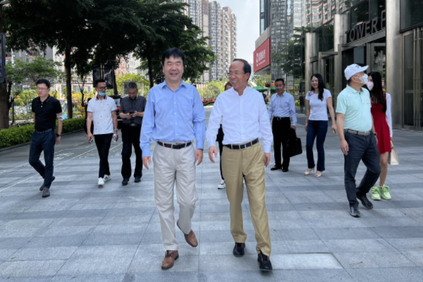 南開(kāi)校友會(huì)周達(dá)會(huì)長(zhǎng)一行蒞臨光子晶體科技參觀交流