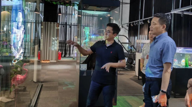 廣州市工信局葉嵩領(lǐng)導(dǎo)一行蒞臨光子晶體科技參觀指導(dǎo)