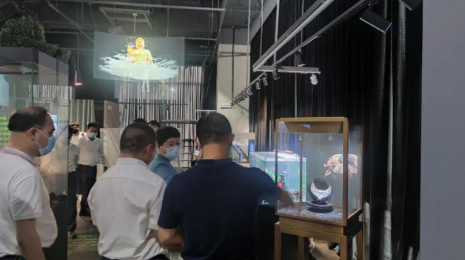 福建莆田市人大常委會(huì)蘇永革主任一行蒞臨光子晶體科技參觀交流