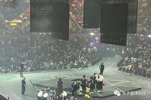 震驚！香港紅磡體育館LED屏幕突發(fā)掉落事故，舞臺舞美顯示屏產(chǎn)品更迭迫在眉睫