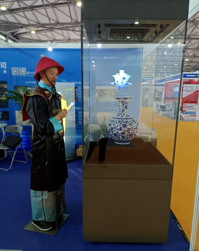 火了！一起看看比氣溫更“熱”的光子晶體科技展區(qū)