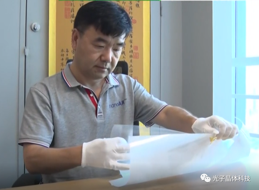 世界上第一臺(tái)透明投影電視亮相CES