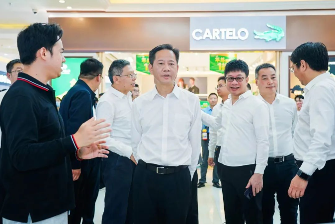 透明顯示點(diǎn)亮深汕 光子晶體科技受邀參加高科技精品展