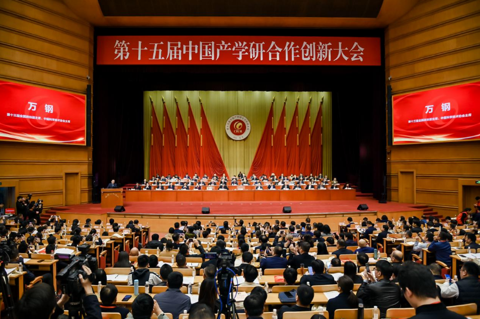 發(fā)展“新質(zhì)”生產(chǎn)力 光子晶體科技應(yīng)邀參加中國(guó)產(chǎn)學(xué)研創(chuàng)新成果表彰大會(huì)