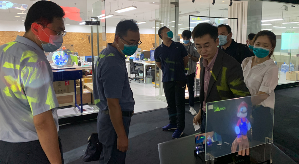 青島市區(qū)政企負(fù)責(zé)人一行蒞臨光子晶體考察合作