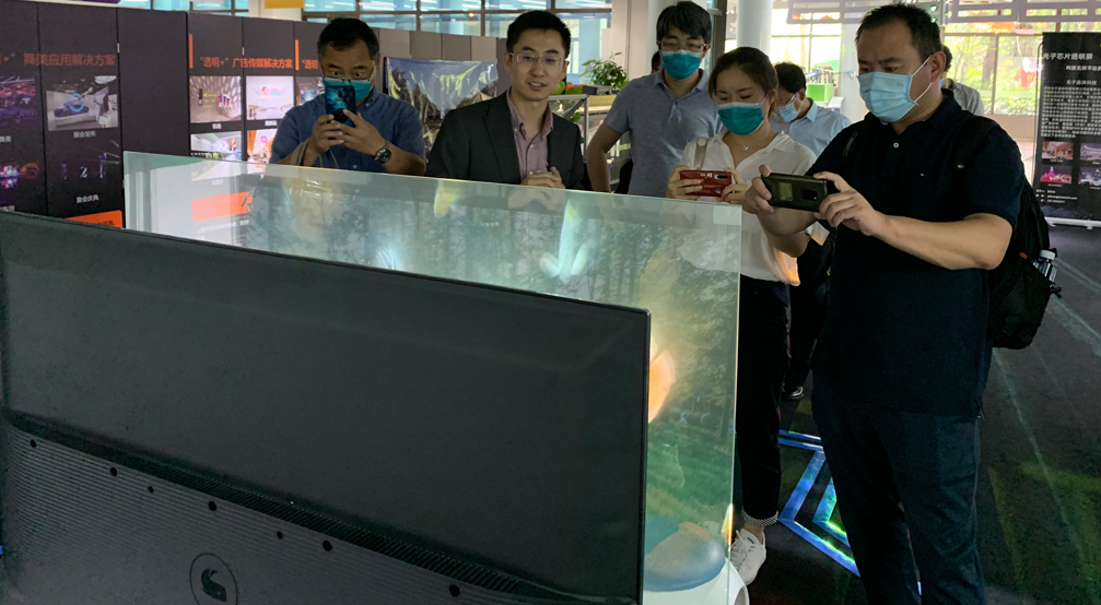 青島市區(qū)政企負(fù)責(zé)人一行蒞臨光子晶體考察合作