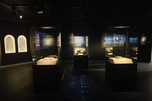 光子晶體用科技再現(xiàn)曹操墓【七女復(fù)仇】影像與【子游碑】書法展