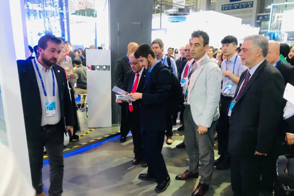 獲政府邀請(qǐng)亮相高交會(huì)，『光子芯片透明屏』火爆全場(chǎng)