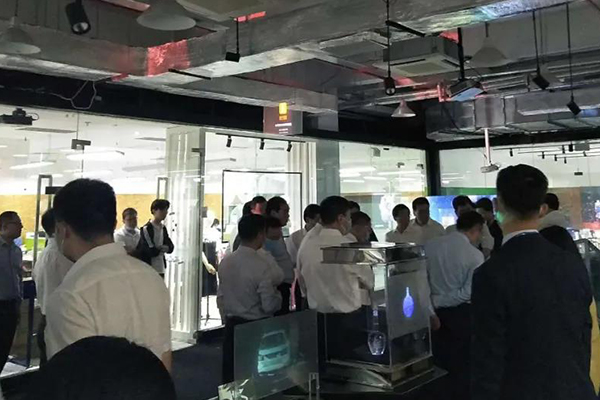 鄭州市委徐立毅書記一行蒞臨光子晶體科技參觀指導(dǎo)