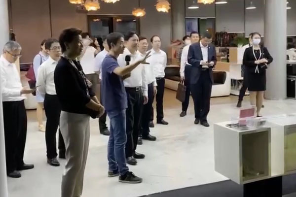 市長點贊AR博物館應(yīng)用｜常州陳金虎市長一行蒞臨光子晶體科技參觀指導(dǎo)