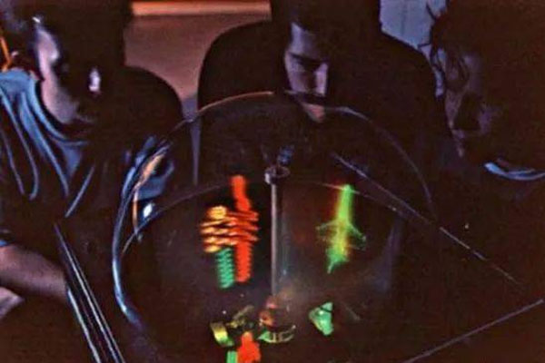 靜態(tài)全息顯示已經(jīng)成熟，真正的全息顯示技術(shù)還會(huì)遠(yuǎn)嗎