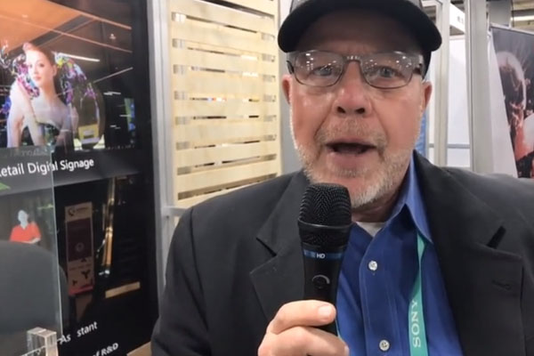 著名科技媒體人David Danto在 CES 2020 上采訪光子晶體科技