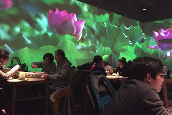 全息餐廳：體驗(yàn)式主題餐廳開啟全息投影新模式