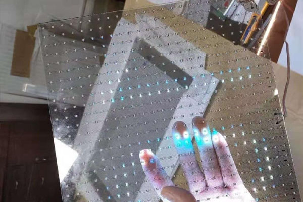 別再一頭霧水！LED透明屏產(chǎn)品形態(tài)可以劃分為3類