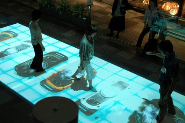 多媒體互動投影裝置的應(yīng)用領(lǐng)域及功能特點