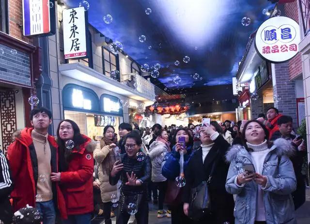 刷爆朋友圈的4D沉浸式特效天幕投影案例賞析