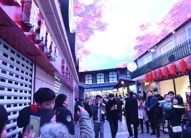 刷爆朋友圈的4D沉浸式特效天幕投影案例賞析